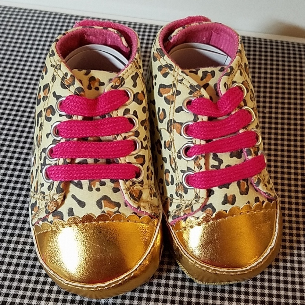 Sneakers Shoes Size 11 (28) 4 1/2" x 2 1/4.